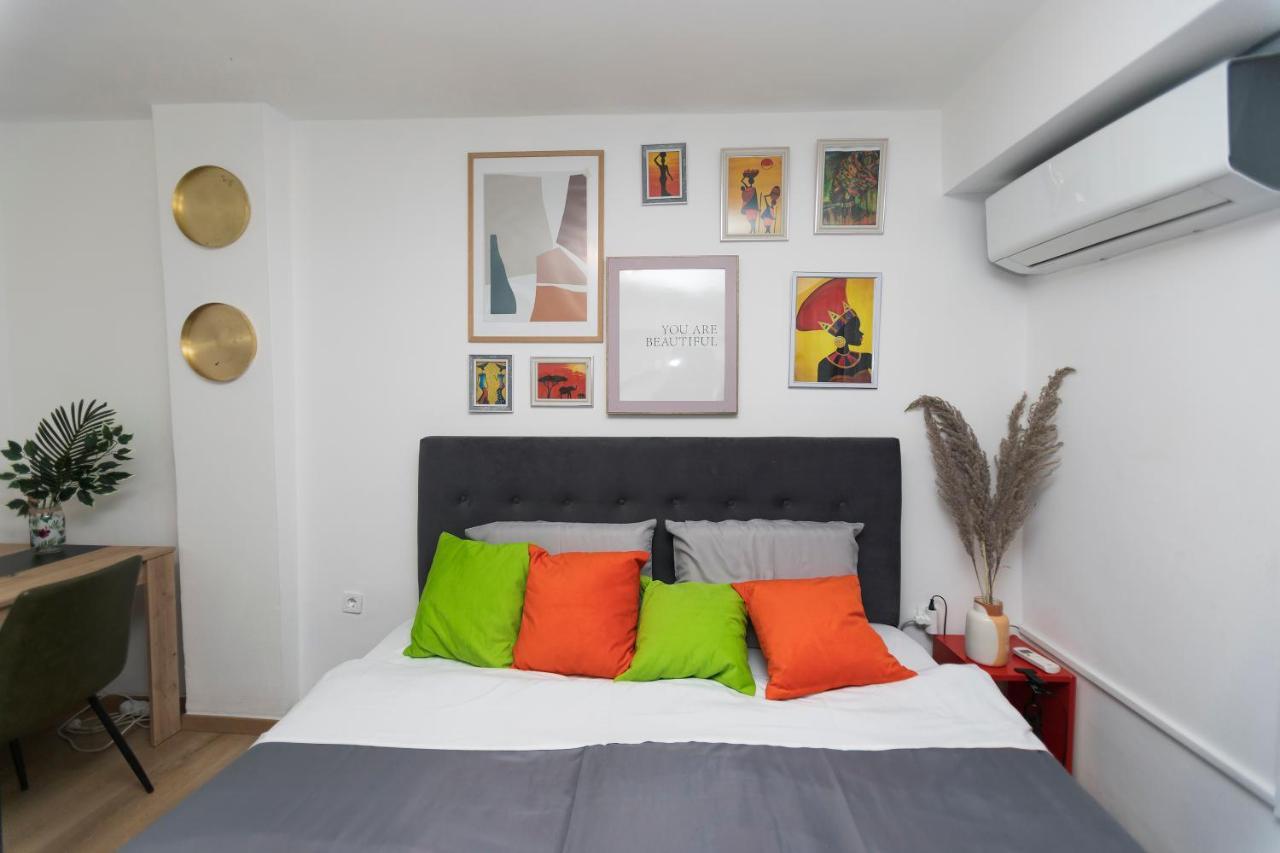 11 Steps' Lovely Studio In The Center تيرانا المظهر الخارجي الصورة