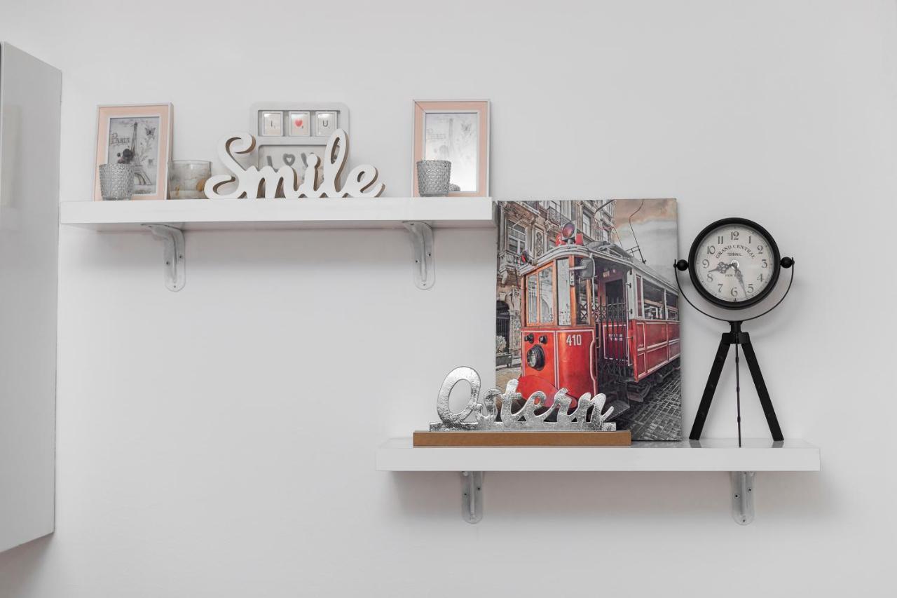 11 Steps' Lovely Studio In The Center تيرانا المظهر الخارجي الصورة