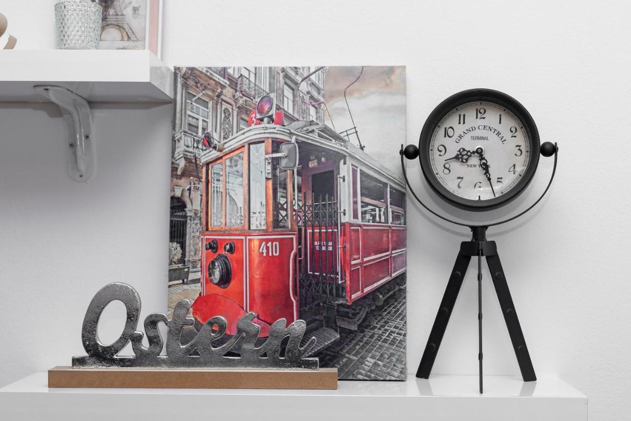 11 Steps' Lovely Studio In The Center تيرانا المظهر الخارجي الصورة