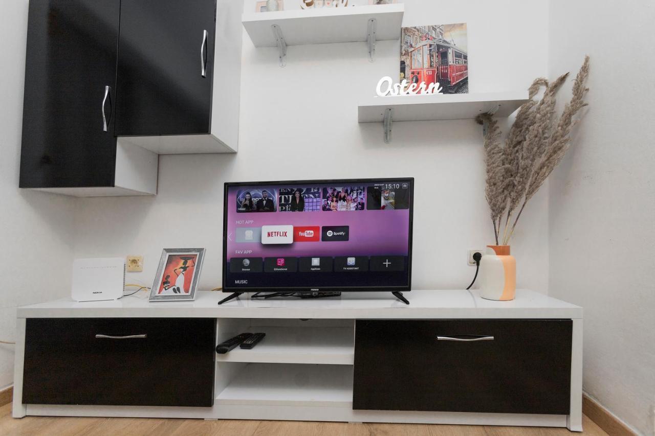 11 Steps' Lovely Studio In The Center تيرانا المظهر الخارجي الصورة